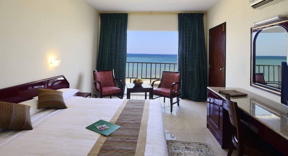 Resort Sur Beach Holiday Екстериор снимка