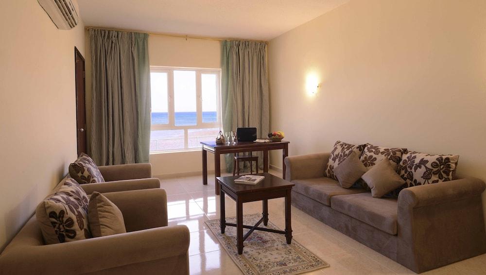 Resort Sur Beach Holiday Екстериор снимка