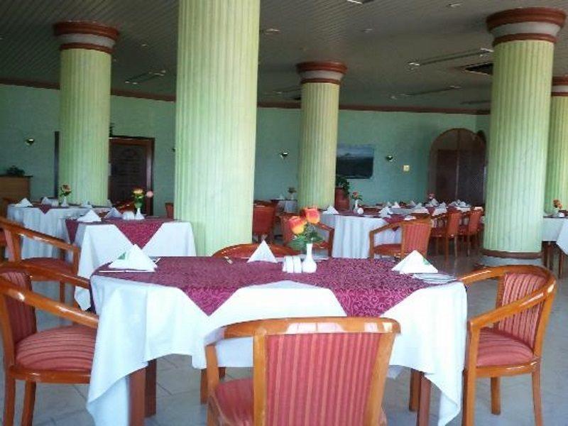 Resort Sur Beach Holiday Екстериор снимка