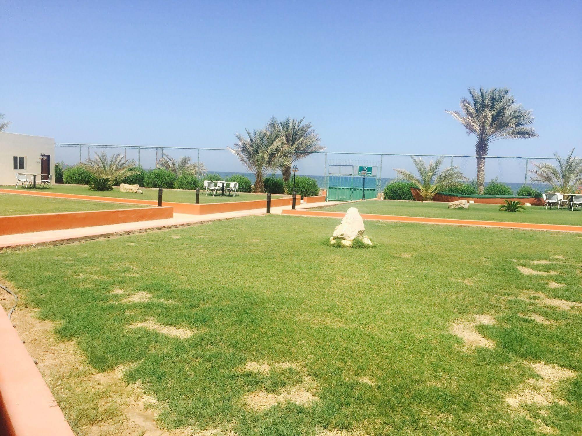 Resort Sur Beach Holiday Екстериор снимка
